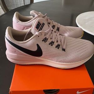 Nike air zoom structure 22 Size 8.5